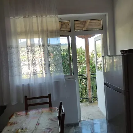 Πανσιόν Maksi Ngjelo